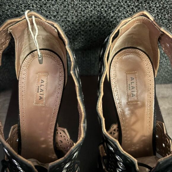 Alaia Suede Heels 41 - Picture 4 of 11